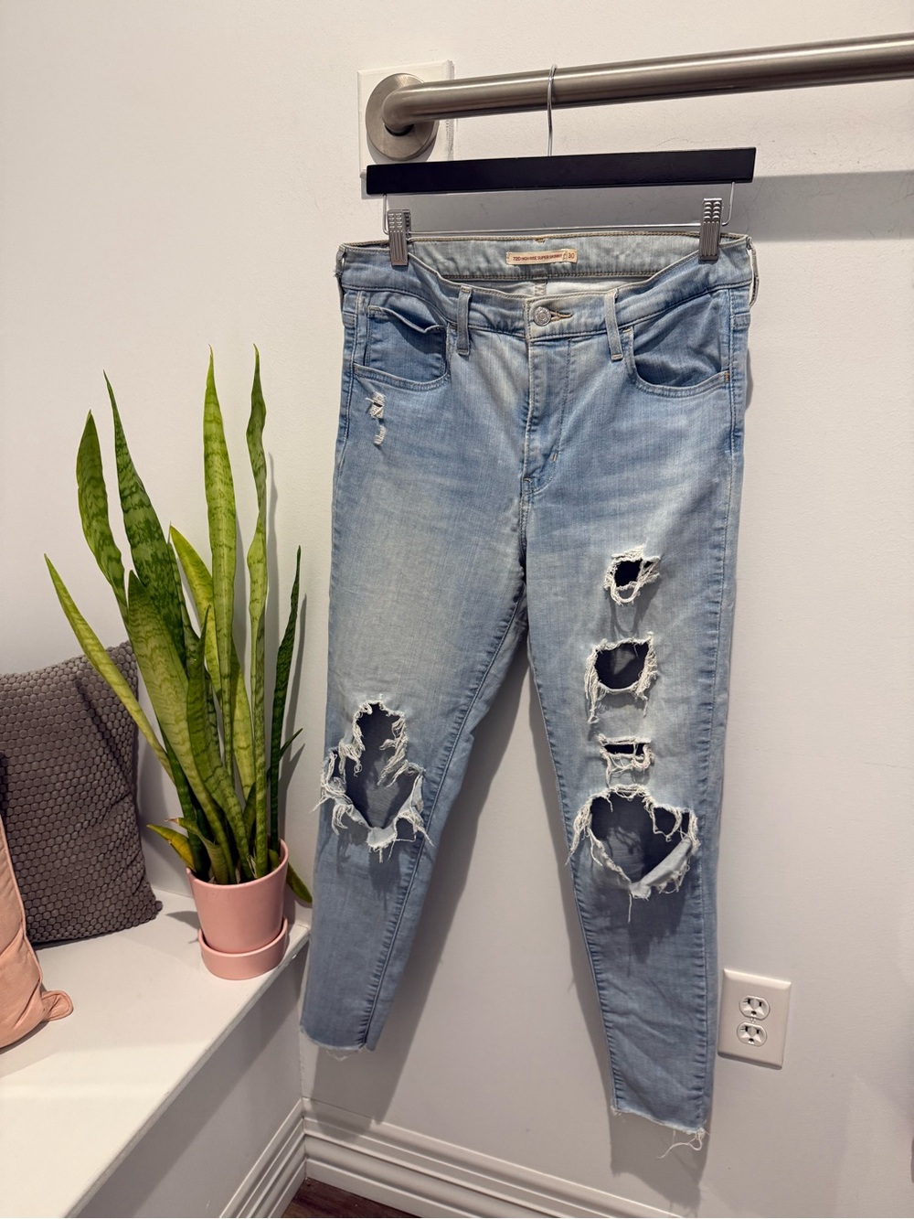 Levi’s 720 High Rise Super Skinny Light Blue Distressed Women's Jeans